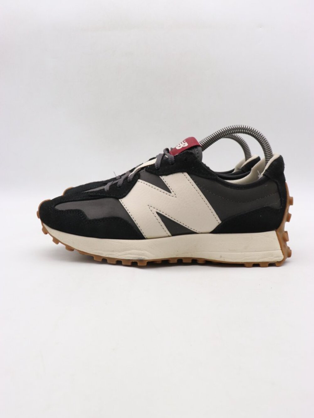 New Balance 327 Sneakers Women's 8 B Black Moonbeam Gum Running Retro WS327KC - Picture 4 of 9